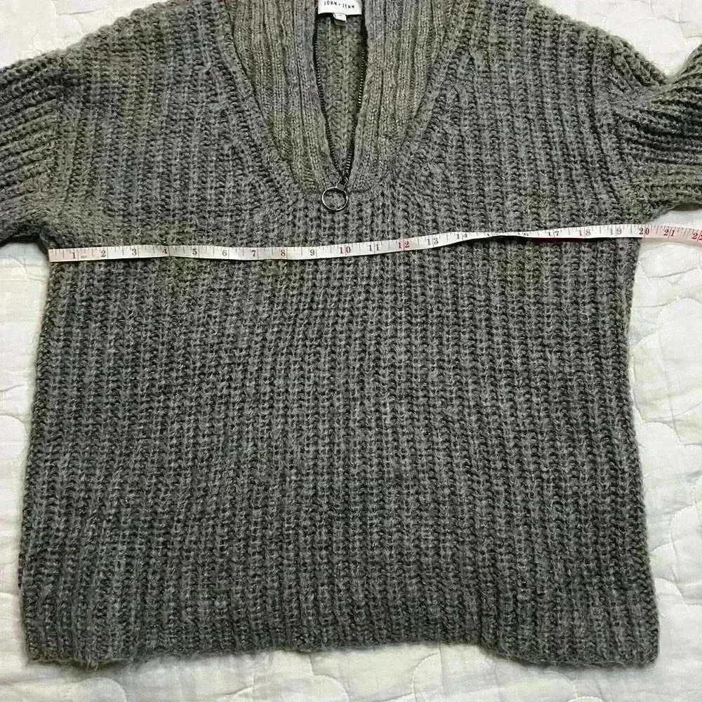John + Jenn  Sweater grey size small - Picture 6 of 10